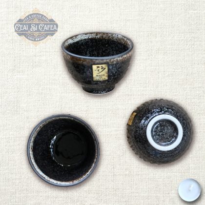 Abura – Cupă Japoneză din Ceramică, Glazură Neagră cu Reflexe Stelare, 8,3 cm