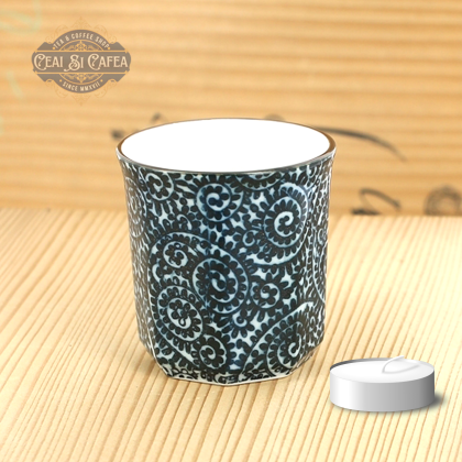 Tako Indigo Guinomi – Cupă Japoneză din Porțelan Artizanal cu Decor Indigo Inspirat de Ocean 