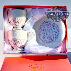  Set cesti de portelan cu farfurioare, floricele si embos, 2+2, cutie roz - pentru ceai si cafea